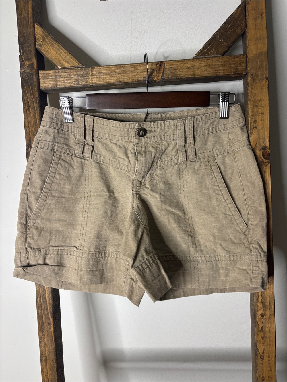 The North Face Women's Tan Cargo Shorts Size 2